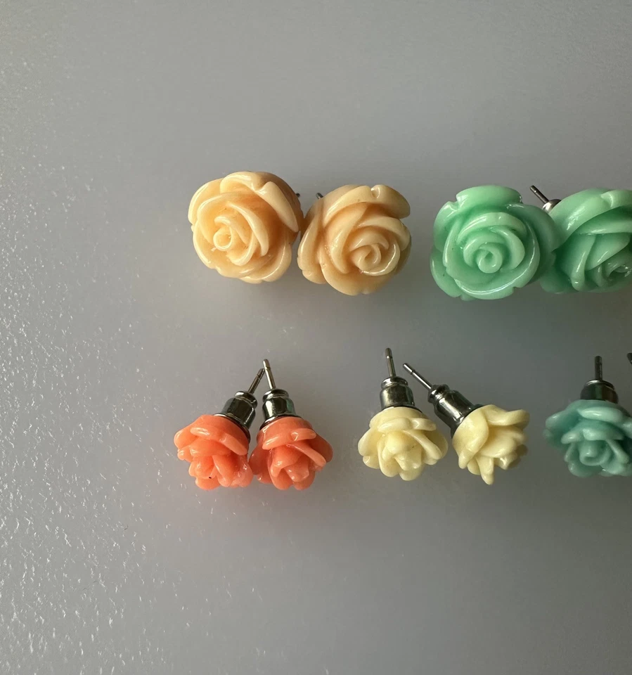 Lote de 11 aretes retro pequeños/grandes de resina rosa 8 pares de tachuelas de corazón 3 pares Foto 3 de 4