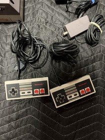 Original NES Nintendo Entertainment System Console New 72 Pin Controllers Game