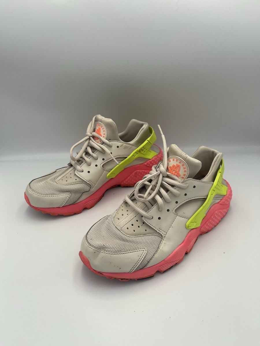 ら Nike Air Huarache Run Desert Sand Size 8 Sneaker Shoe Neon Pink