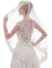 Wedding Veil Short Fingertip Length 1 Tier Lace Bridal With Comb L68