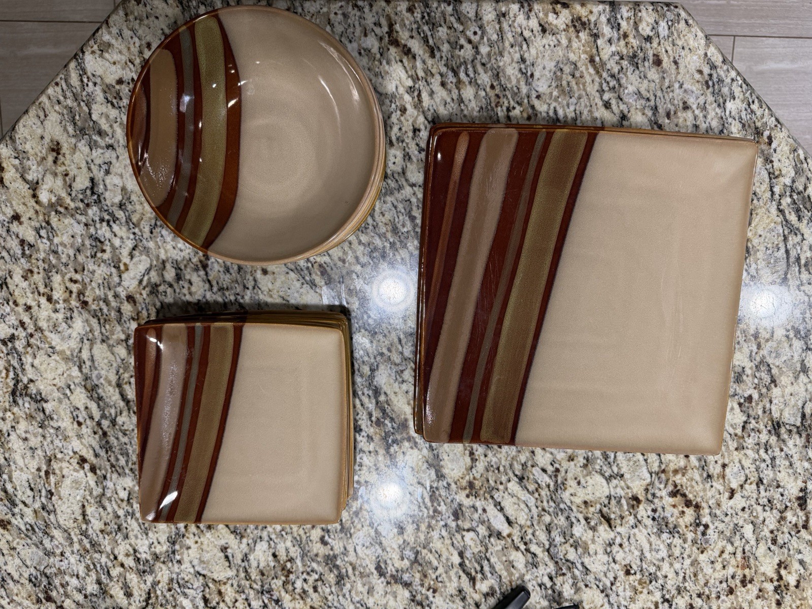 Sango Avanti  Brown #4722 Dinnerware 4-piece Place Setting, 
