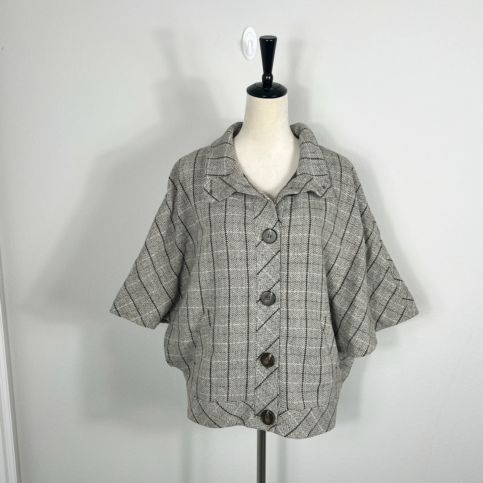 Halogen Poncho Cape Coat Womens Medium Gray Plaid Wool Blend Boho Dark Academia