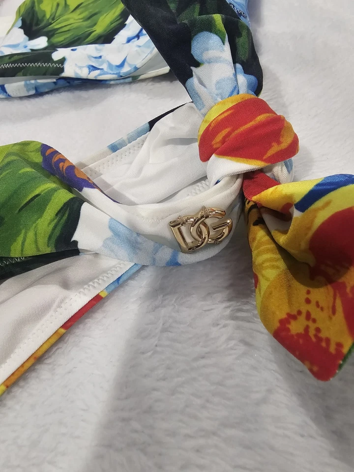 DOLCE & GABBANA Girl Swimwear Brass Logo Hydrangea Print 2pc Set Size 12 NWT - Image 2 of 4