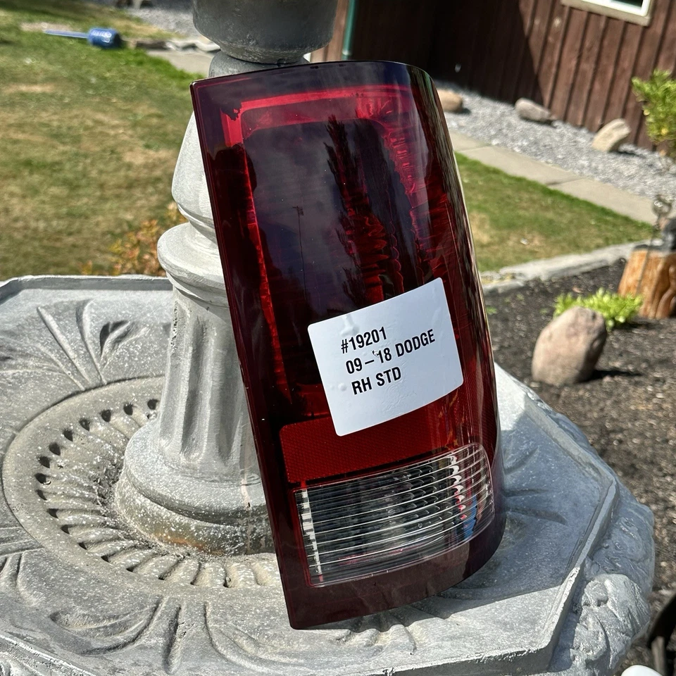 New OEM Mopar Fo Dodge Ram 1500/2500/3500 2011-2018 Tail Stop Backup Light RH - Image 2 of 4