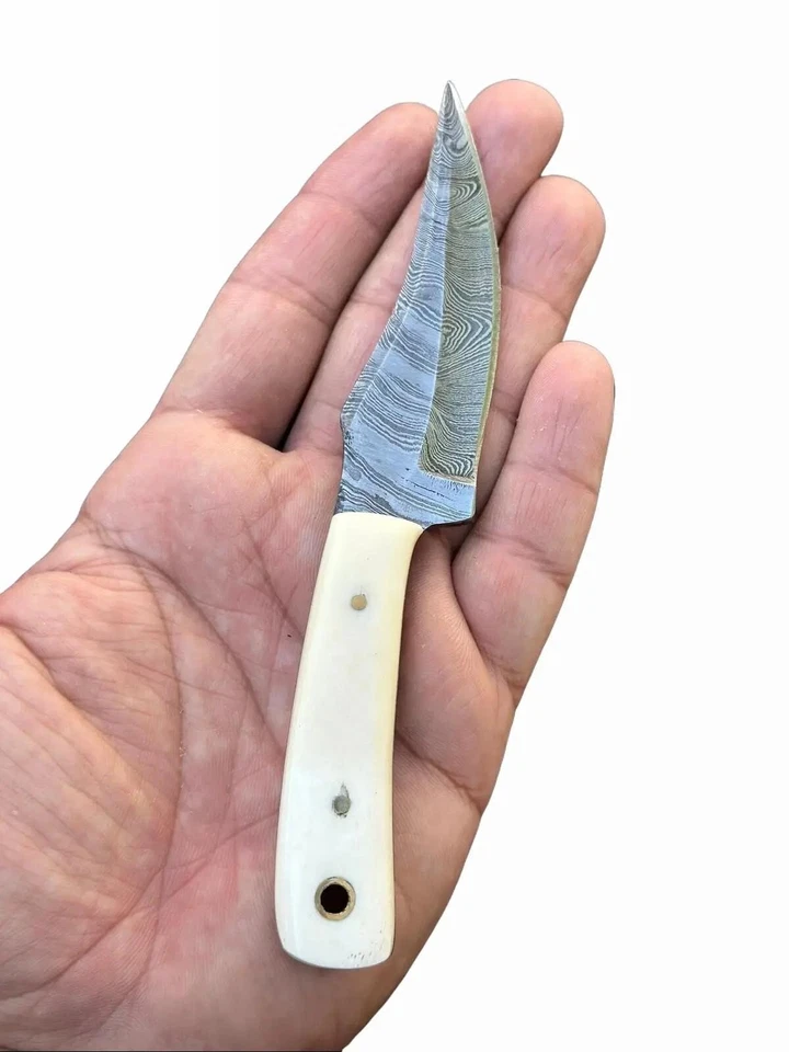 Cuchillo de caza de hoja fija de acero Damasco hecho a mano de colección mango de hueso de camello Foto 2 de 3