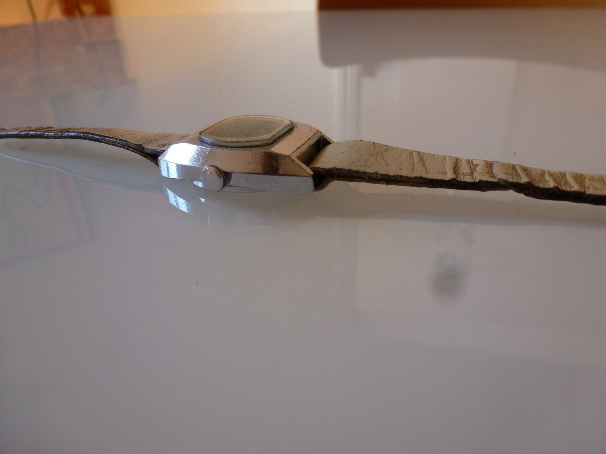 Montre Mécanique Zaria URSS Vintage Années 70 - Pour Femme Avec Date - Occasion à Nettoyer