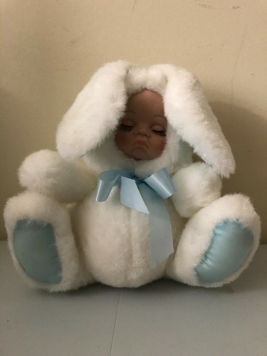 1992 House of Lloyd Snow Bunny Christmas Around the World Blue - Picture 2 of 10