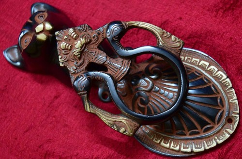 Small Tiger Cub Cat Cheetah Face Shape Brass Door Knocker Gate Pull Door Bell B8 - Picture 3 of 12