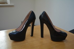 black platform courts