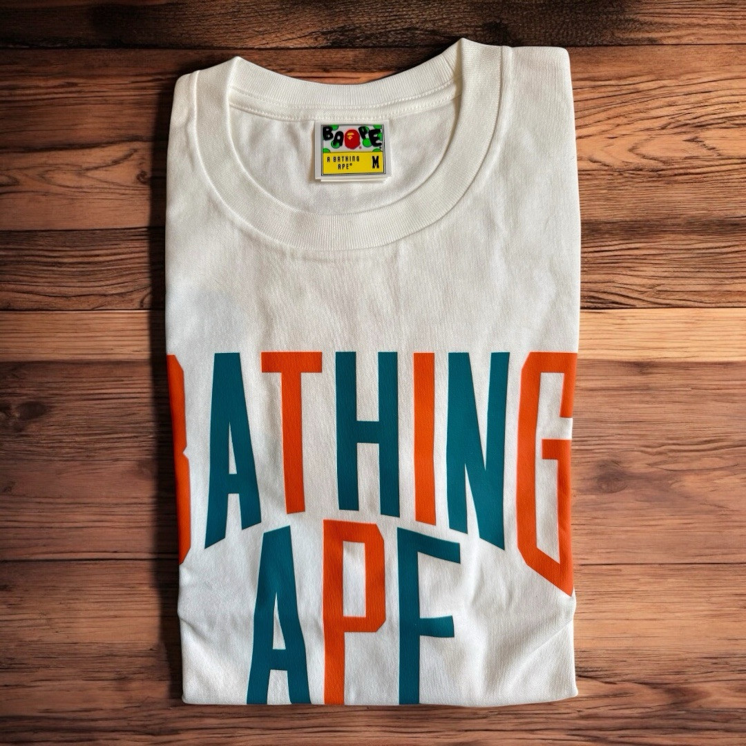 A BATHING APE (BAPE) T shirt maglietta A Bathing Ape Bape NYC logo bianca uomo taglia media.Nuova con etichette