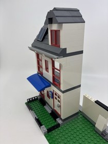 Lego City House 8403 Incomplete Missing Pieces