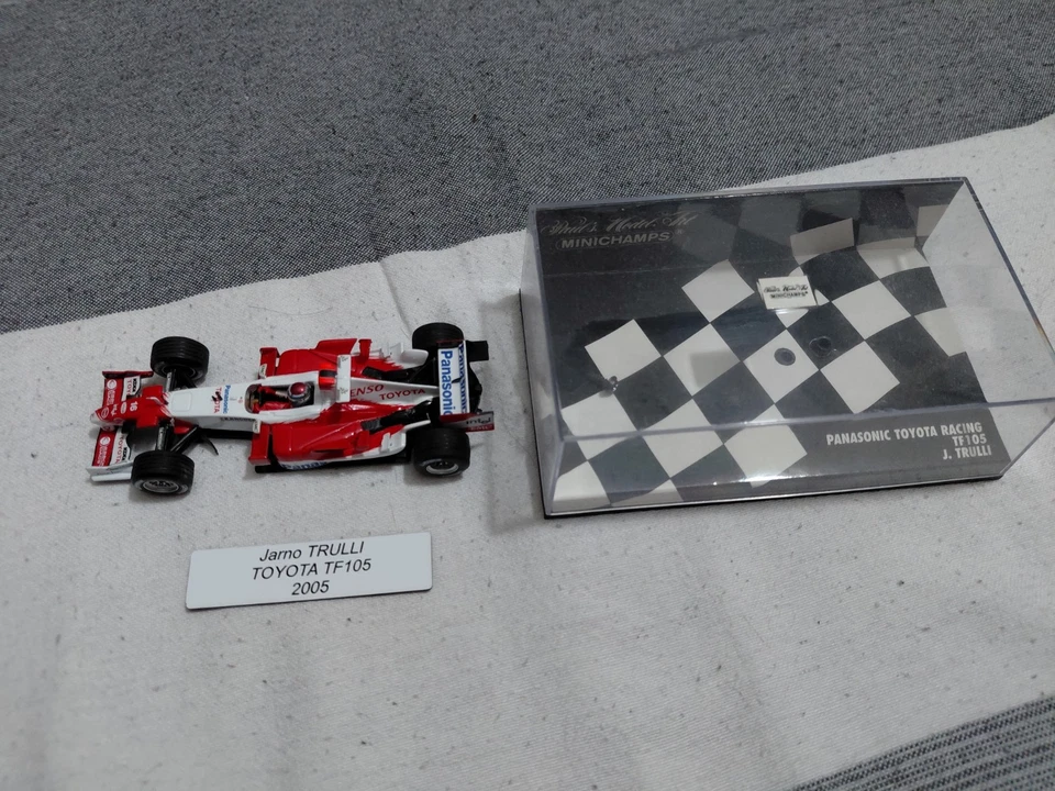 Formula 1 Jarno Trulli Toyota TF105 2005 1:43 Minichamps - Immagine 2 di 3