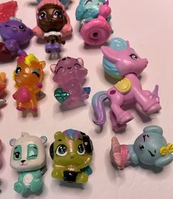 Hatchimals Colleggtibles Mini Figures Lot Of 16 Mixed Lot