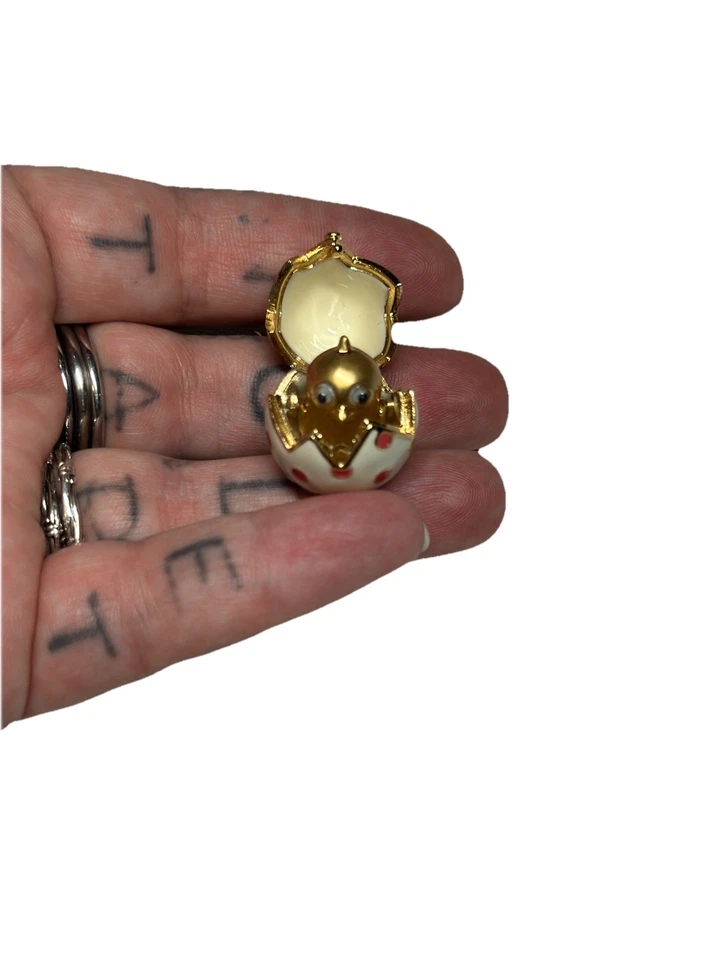 Berloque articulado raro novo sem etiquetas alta costura suculenta 2012 Just Hatched Egg Bird Chick - Imagem 3 de 4