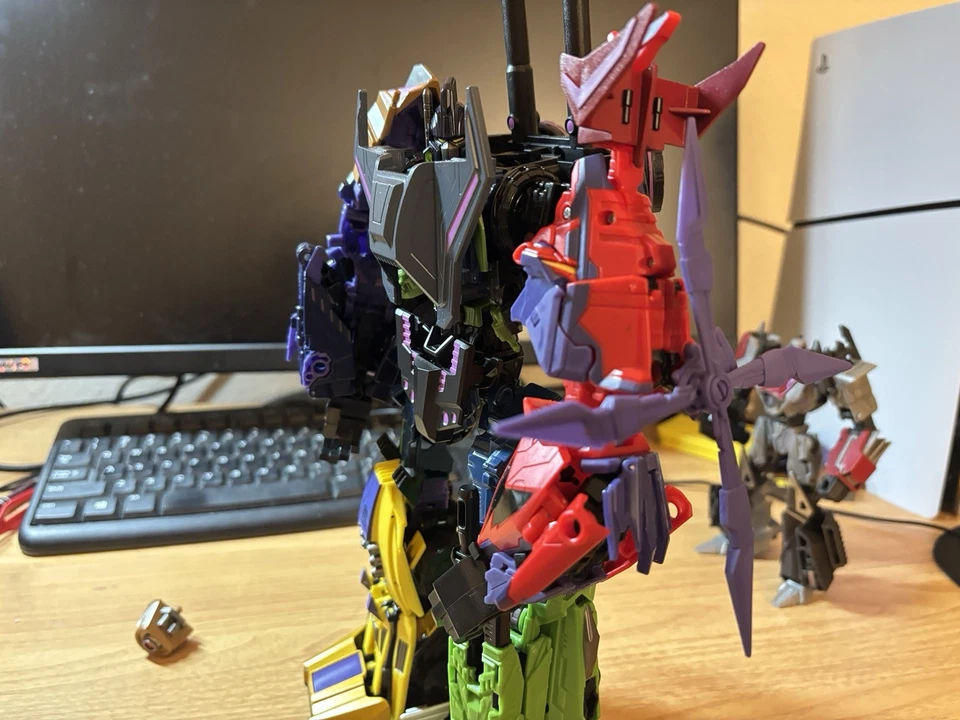 Generations Fall Of Cybertron Bruticus con Xtransbots Bek-10TK Kit de actualización Foto 3 de 3