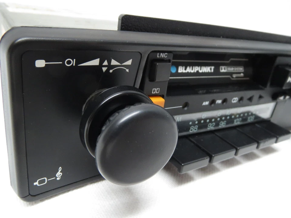 Radio vintage Blaupunkt CR-2001 AÑOS 80 Porsche 911 Ferrari 308 Alfa Romeo GTV-6 Foto 2 de 4