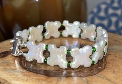 Schönes Perlenarmband mit grünen Diopsid facettierten Perlen