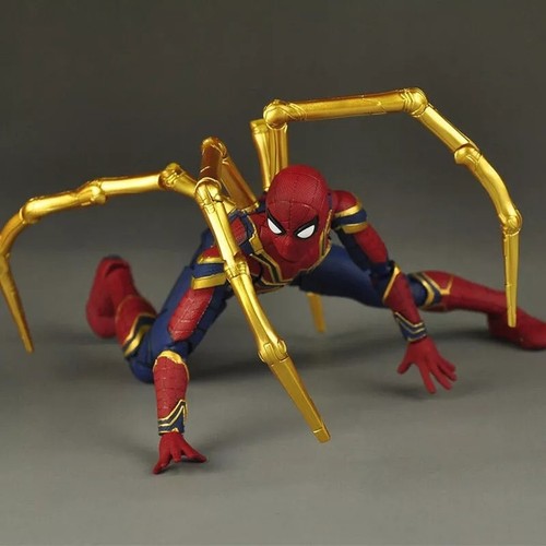 Avengers Figurine iron Spiderman articulée avec accessoires 17cm infinity war