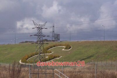 FOTO ''E'' IST FÜR EBBSFLEET DIESER BUCHSTABE (AUS STRÄUCHERN) IST UNTER DEM ROUNDAB