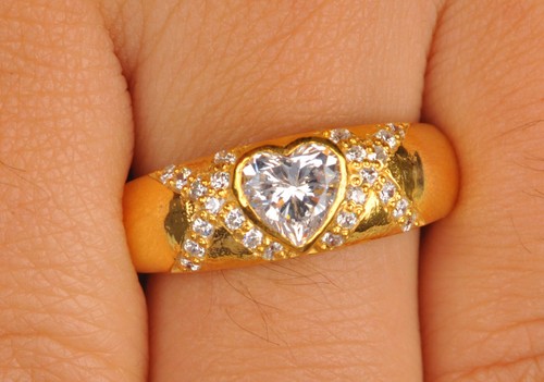 D/VVS1 1.60 Carat Heart Shape Solitaire With Accents Ring In 14KT Yellow Gold - Picture 13 of 13