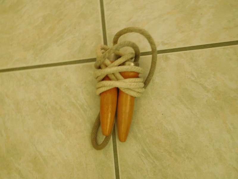 🍉 Vtg Jump Rope Wood Bearing Swivel Handle Nostalgic Boxing Exercise EUC