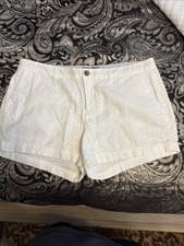 Old Navy Women  s Eyelet Every Day Shorts, White, Size 6, NWOT