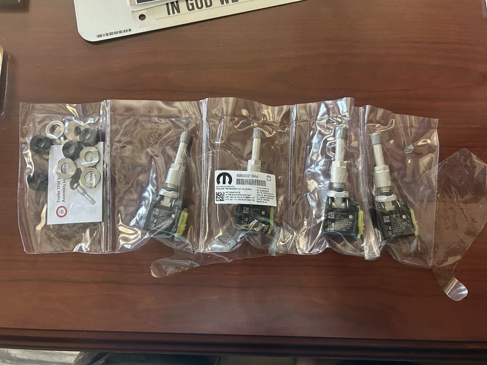 Kit de sensor de neumáticos de remolque Ram TPM 2025 68600218AA - MOPAR nuevo genuino Foto 4 de 4