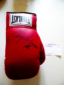 HUMBERTO "CHIQUITA" GONZALEZ -BOXING HOFer AUTHENTIC AUTOGRAPHED EVERLAST GLOVE