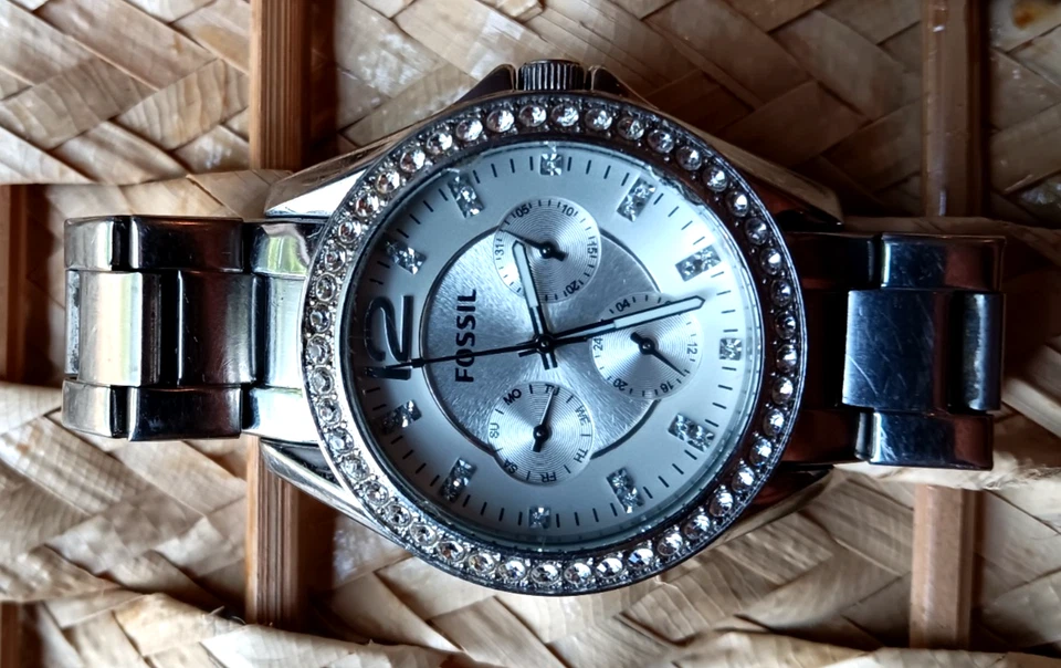 Fossil Riley ES3202 watch women's Pave Diamond accent silver tone 36mm 4 dials - Image 2 of 4