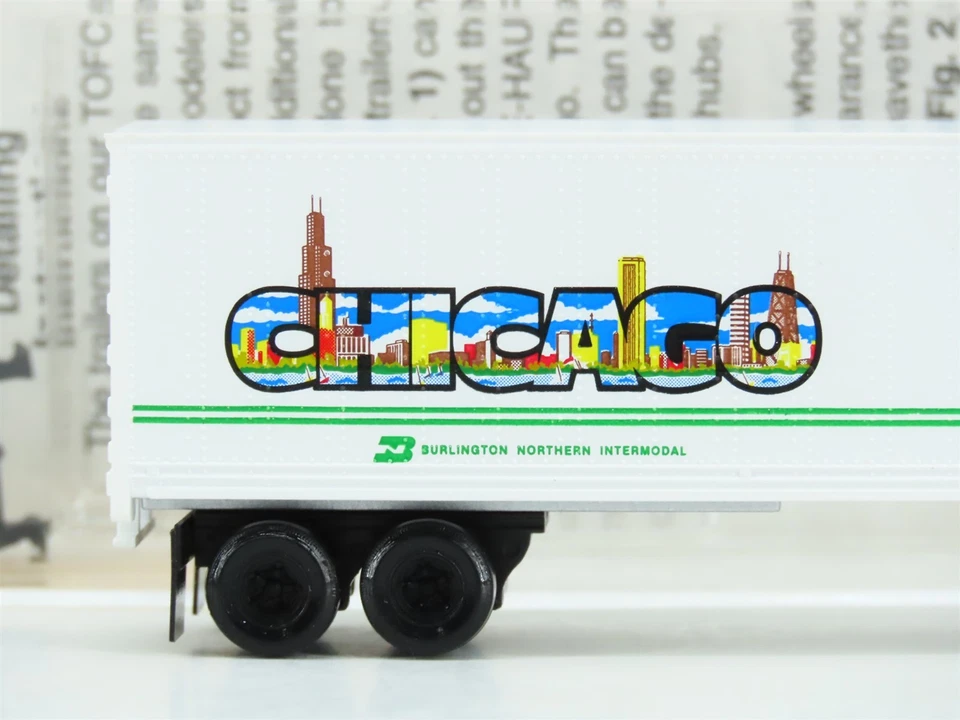 N Scale Micro-Trains MTL 67080 BNZ Intermodal Chicago 45' Trailer #237819 - Image 2 of 4