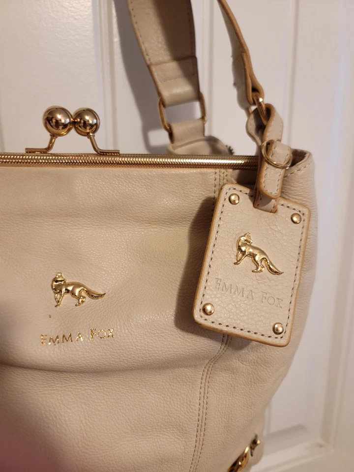 Bolso de Mano Emma Fox Cuero Marfil y Dorado Foto 2 de 4