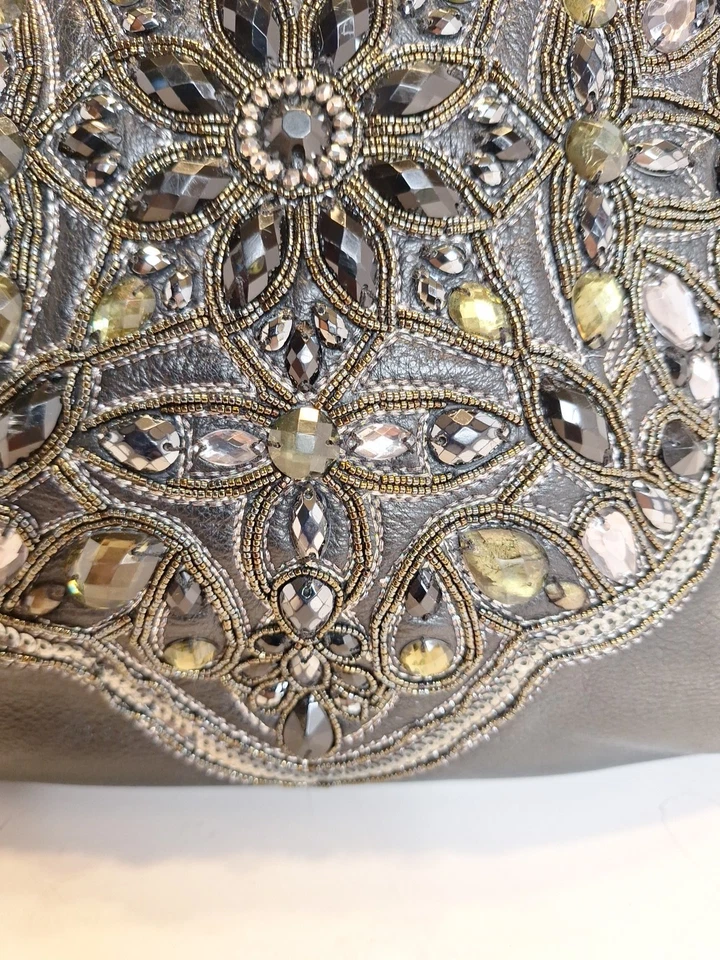 Bolso de Hombro Brighton Masterpiece Anju Negro Guijarro Cuero Suave Con Cuentas Elegante Foto 3 de 4