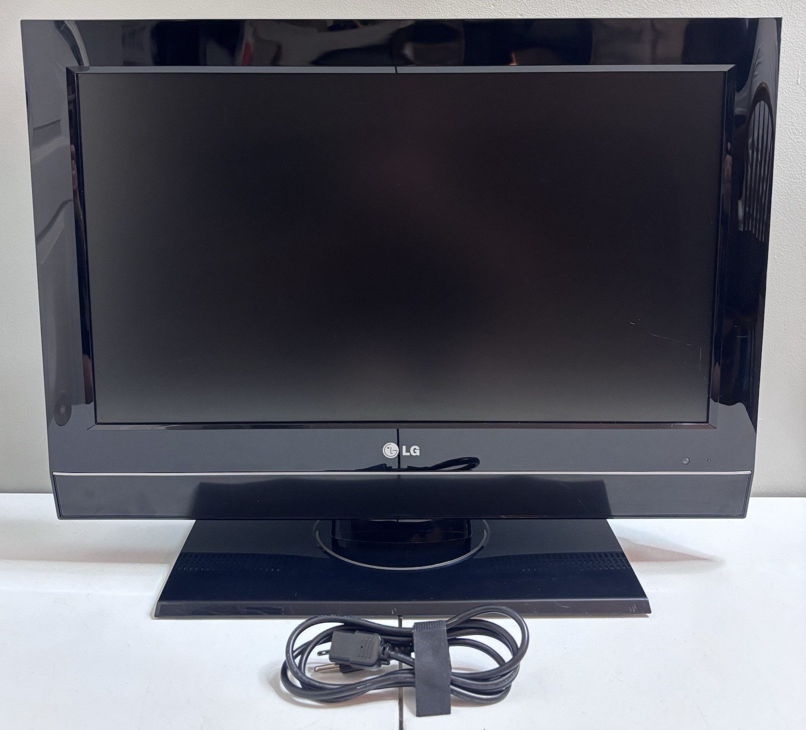 LG 26LC7DC 26&rdquo; LCD HDTV 720p Flat Screen TV HDMI Component