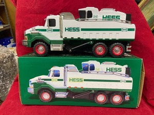 hess 2017 dump truck and loader