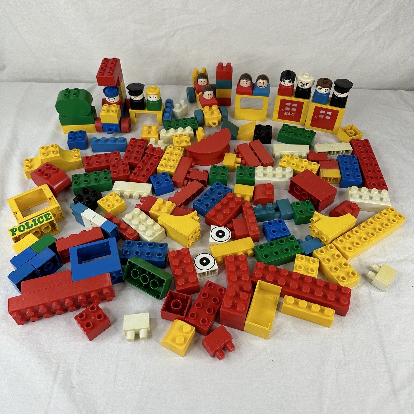Vtg Lego Duplo - Assorted Bulk Pieces Brick Parts & 11 Figur