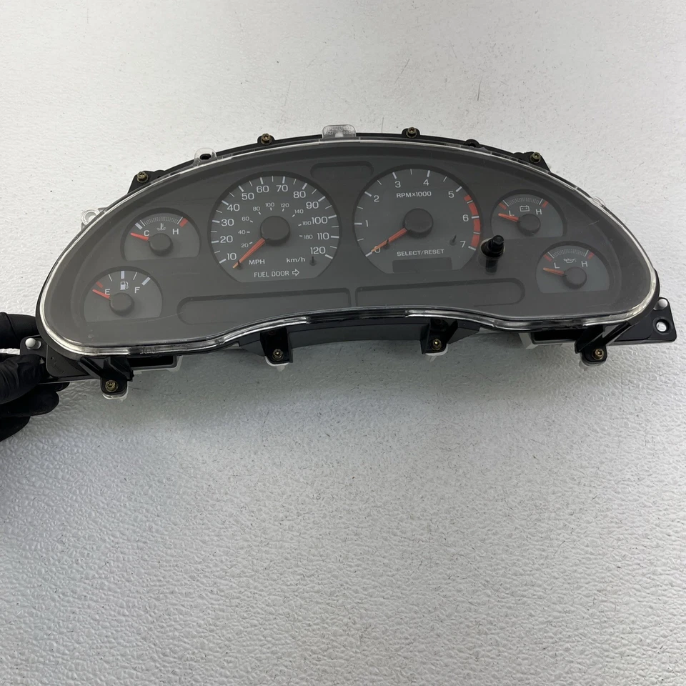Conjunto de cuadro de instrumentos velocímetro Ford Mustang V6 1999-2004 OEM 120 venta Foto 2 de 4
