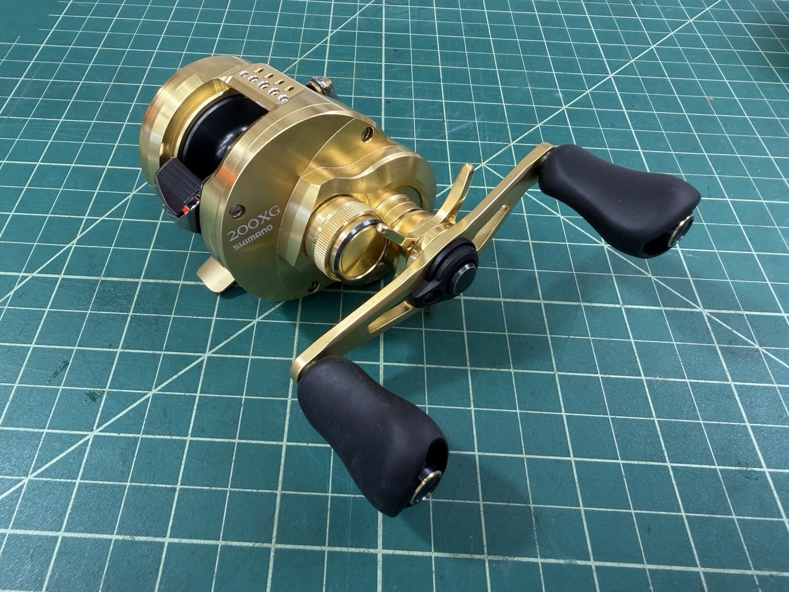 Shimano 21 Calcutta Conquest 200HG Right Handed Baitcasting 