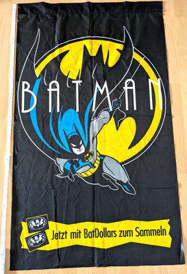 Batman BatDollars zum Sammeln Wallscroll aus Stoff 127 x 75 cm oben mit Lasche