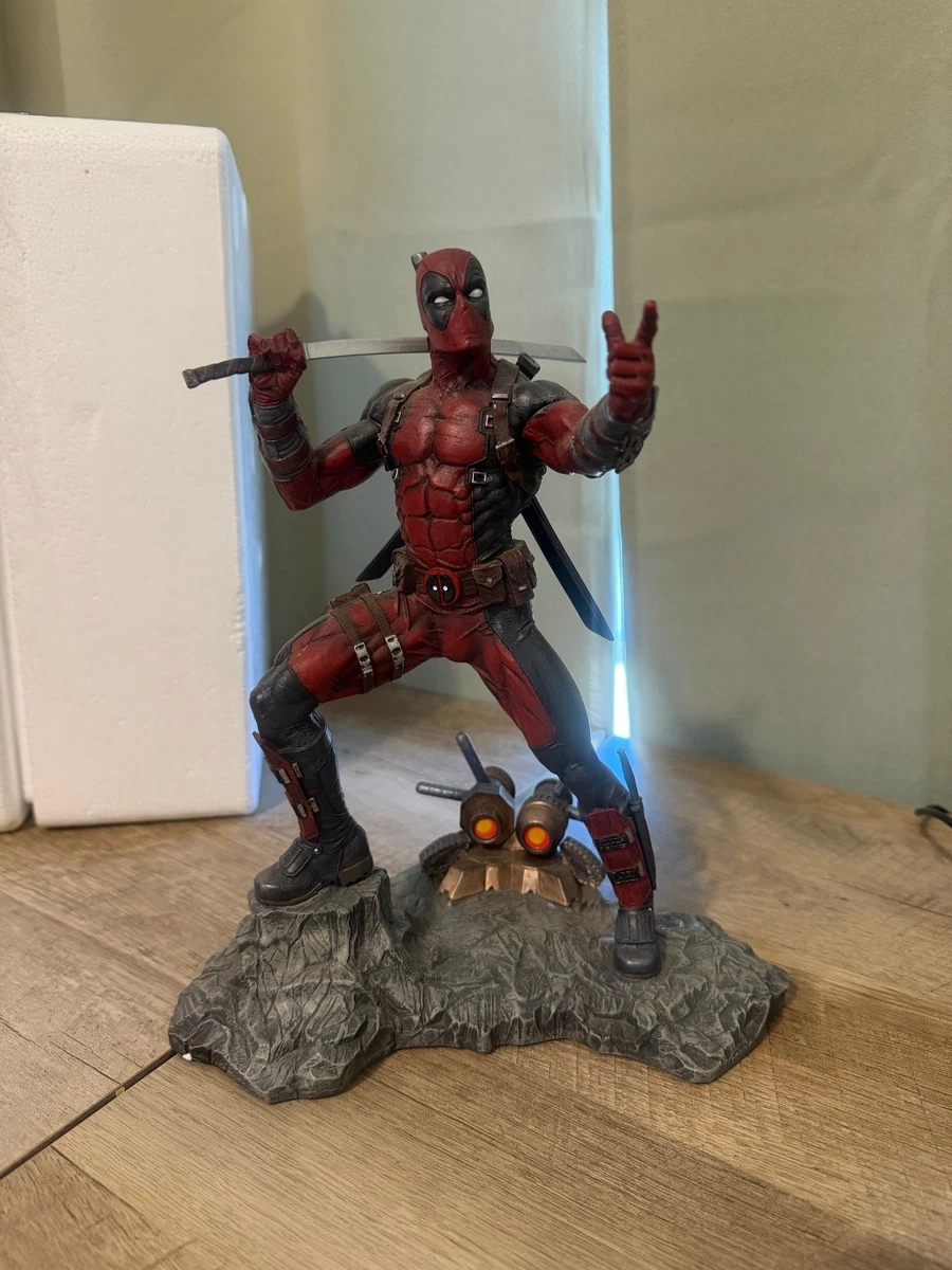 Preços baixos em Deadpool dos Quadrinhos e mangás Estatuetas