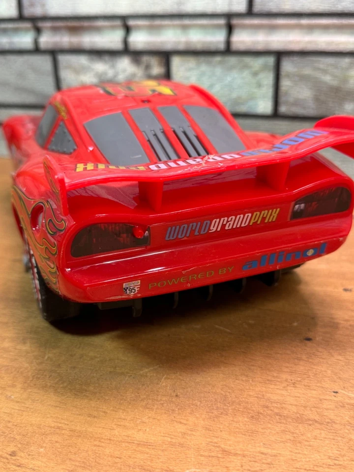 The Real Lightning McQueen Interactive RC Cars 2 Air Hogs Disney Pixar 2011  - Image 4 of 4