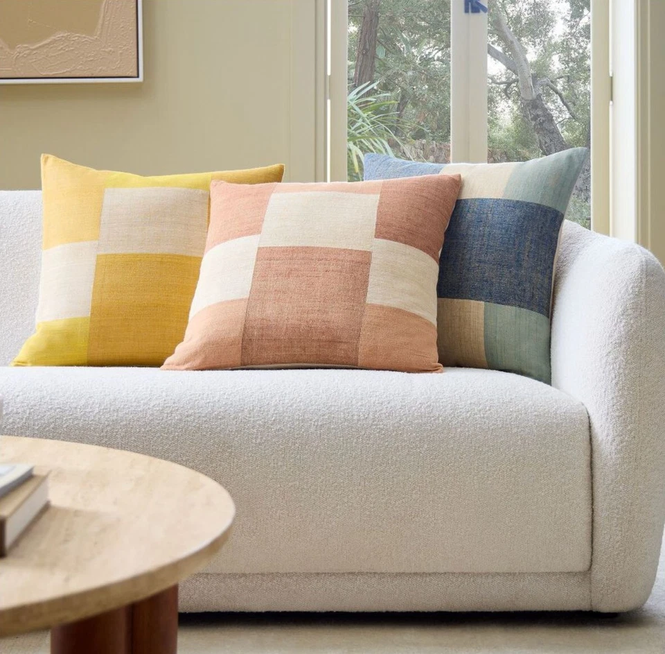 全新带标签 WEST ELM 色调丝绸拼布枕头套 20 英寸 x 20 英寸手工编织口音扔 — 第 2/4 张图片