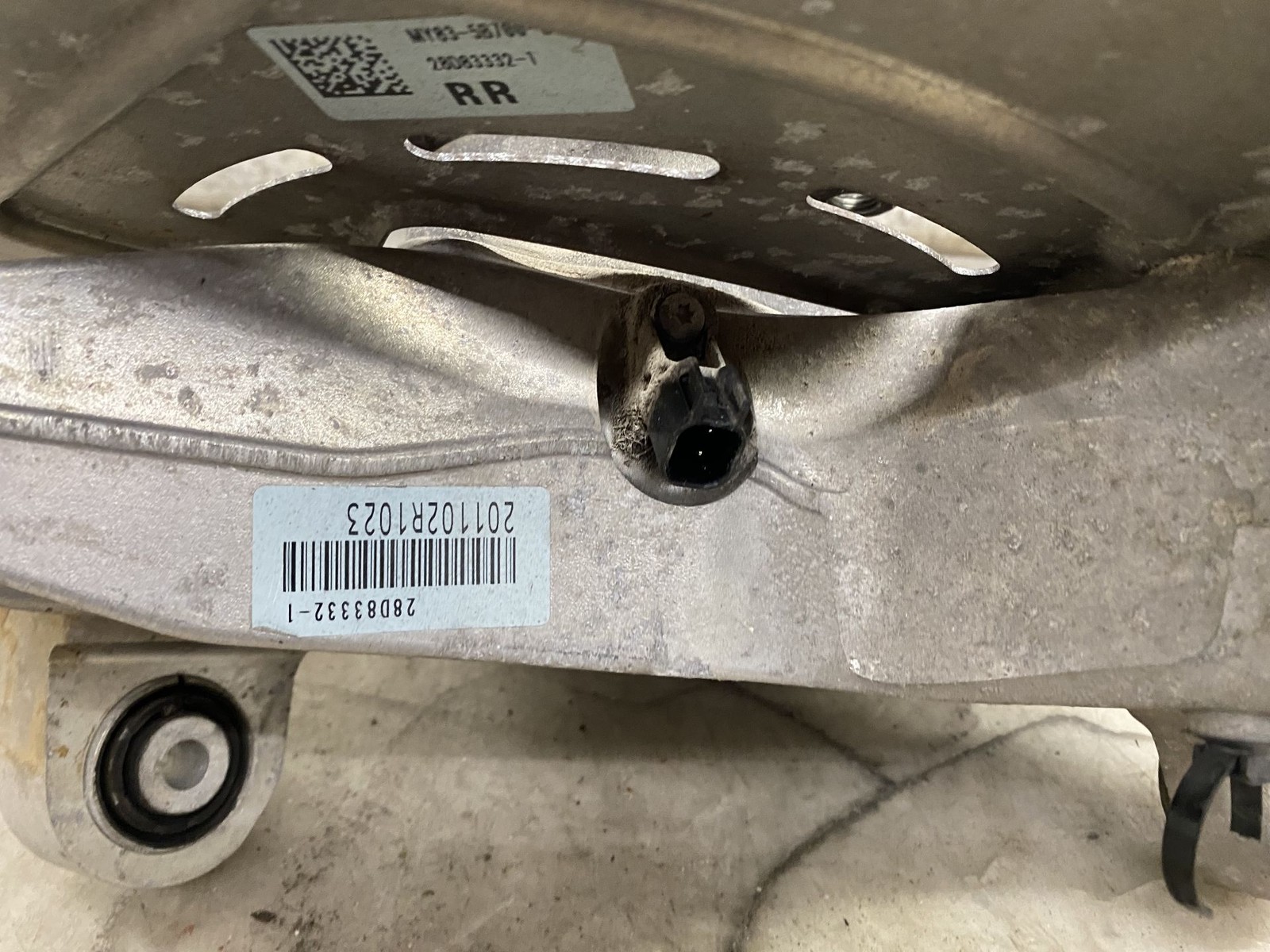 2020-2024 ASTON MARTIN DBX OEM 4.0L RIGHT REAR SPINDLE KNUCKLE WHEEL HUB