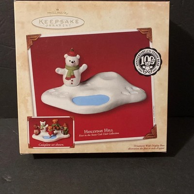 Hallmark Keepsake ''Holiday Hill'' Christmas Tree Ornament and Display Basec room