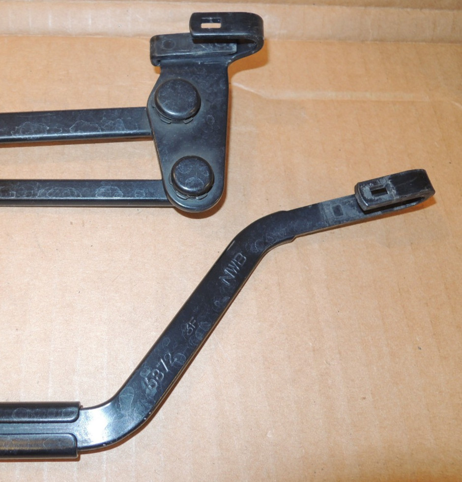 2003–2013 Maserati Quattroporte M139 Windshield Windscreen Wiper Arm Set / Arms