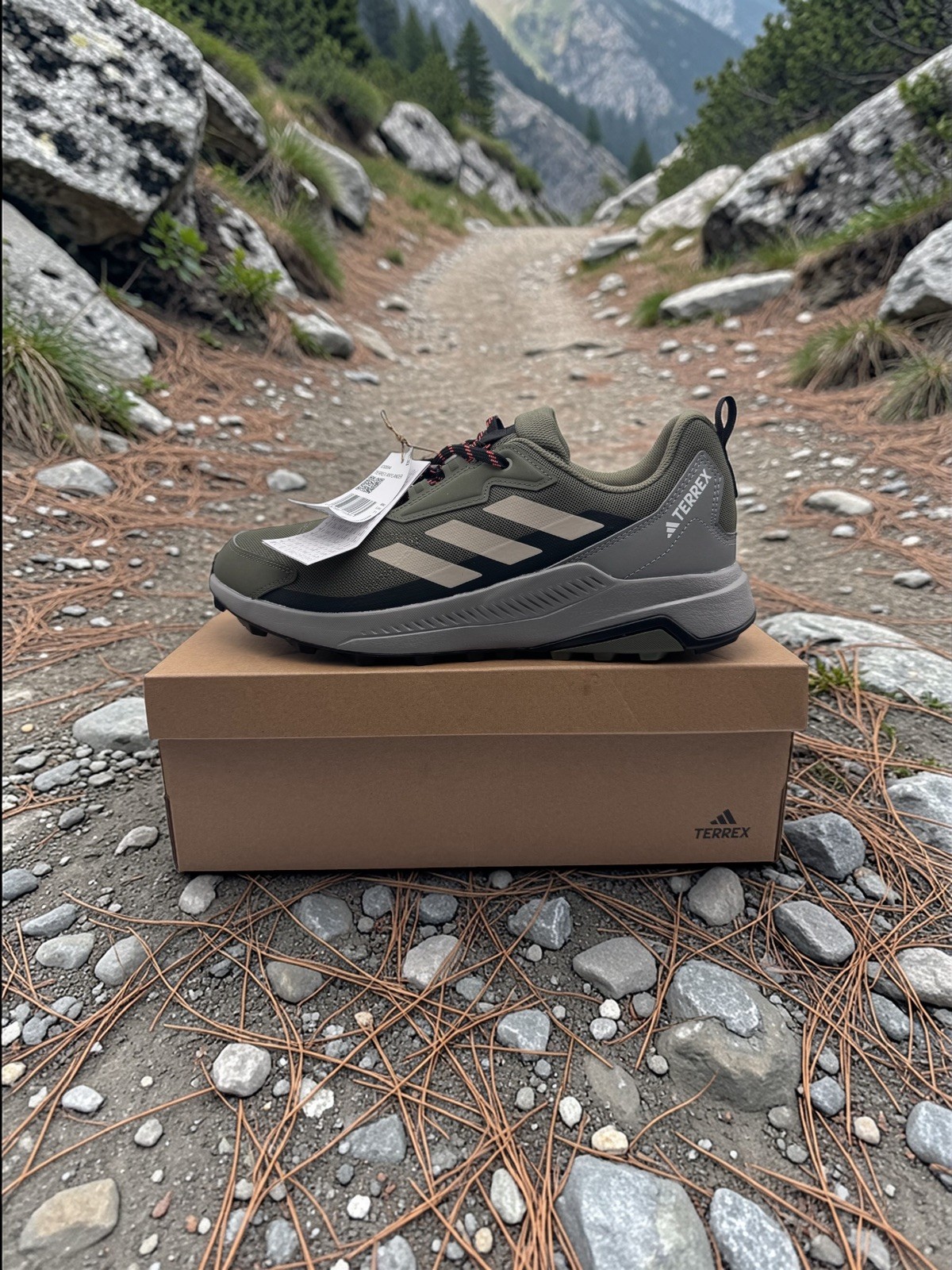 adidas Terrex Anylander Hiking Shoes Men’s – Olive – UK Size 11 (New)