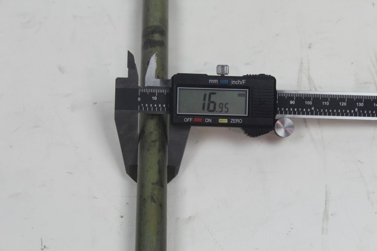 Triumph Daytona 650 04-05 Rear Swingarm Axle Bolt & Nut Spindle