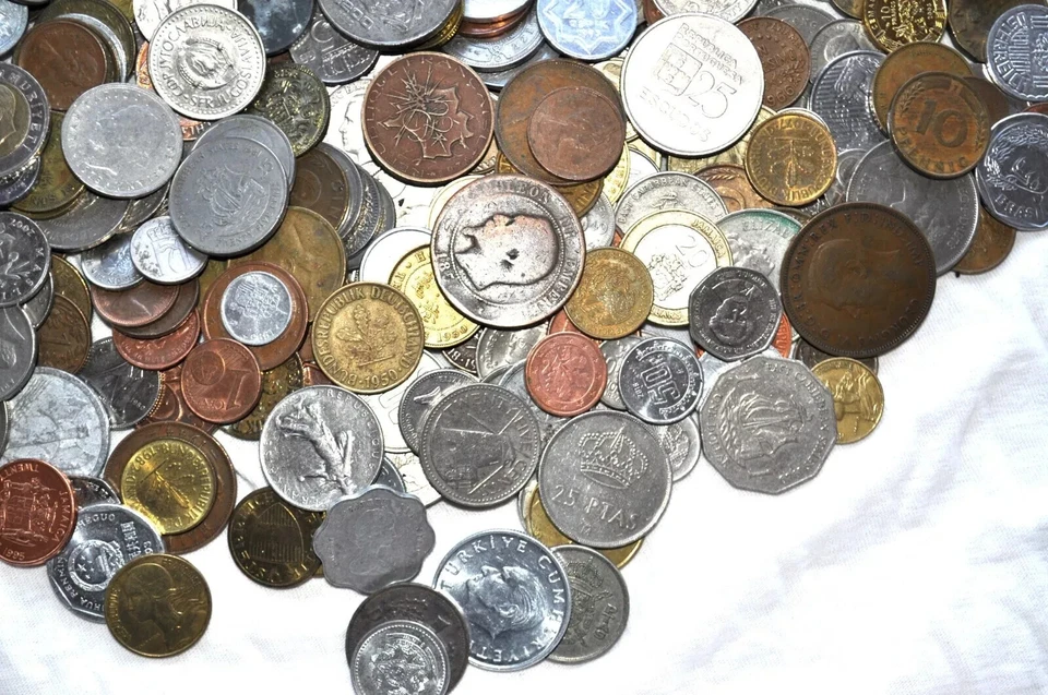 OVER 4 Pounds Of Vintage World Coins Unsearched Bulk Lot Of Mixed Foreign Coins - Image 4 of 4