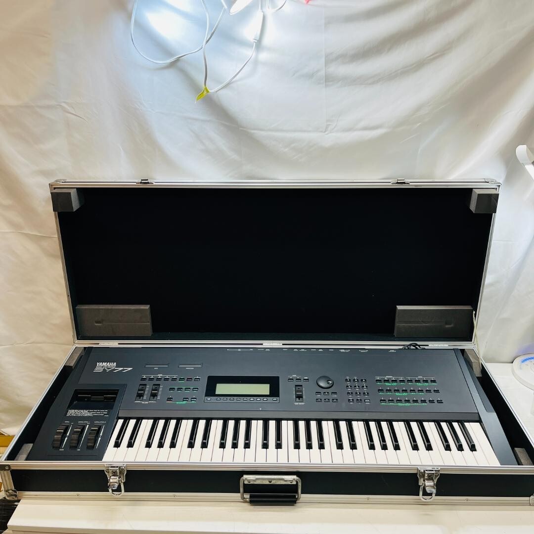 YAMAHA SY77 Synthesizer Keyboard w/case