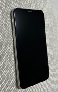 Apple iPhone XR 64GB Weiß Smartphone ohne Simlock - Zustand  Gut Akku 83%