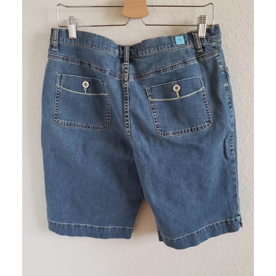 Fresh Produce Woman Size 12 Bermuda Jean Shorts Medium Wash Stretch - Image 2 of 4